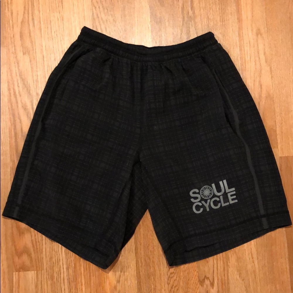 Lululemon Pacebreaker shorts 9” with liner
